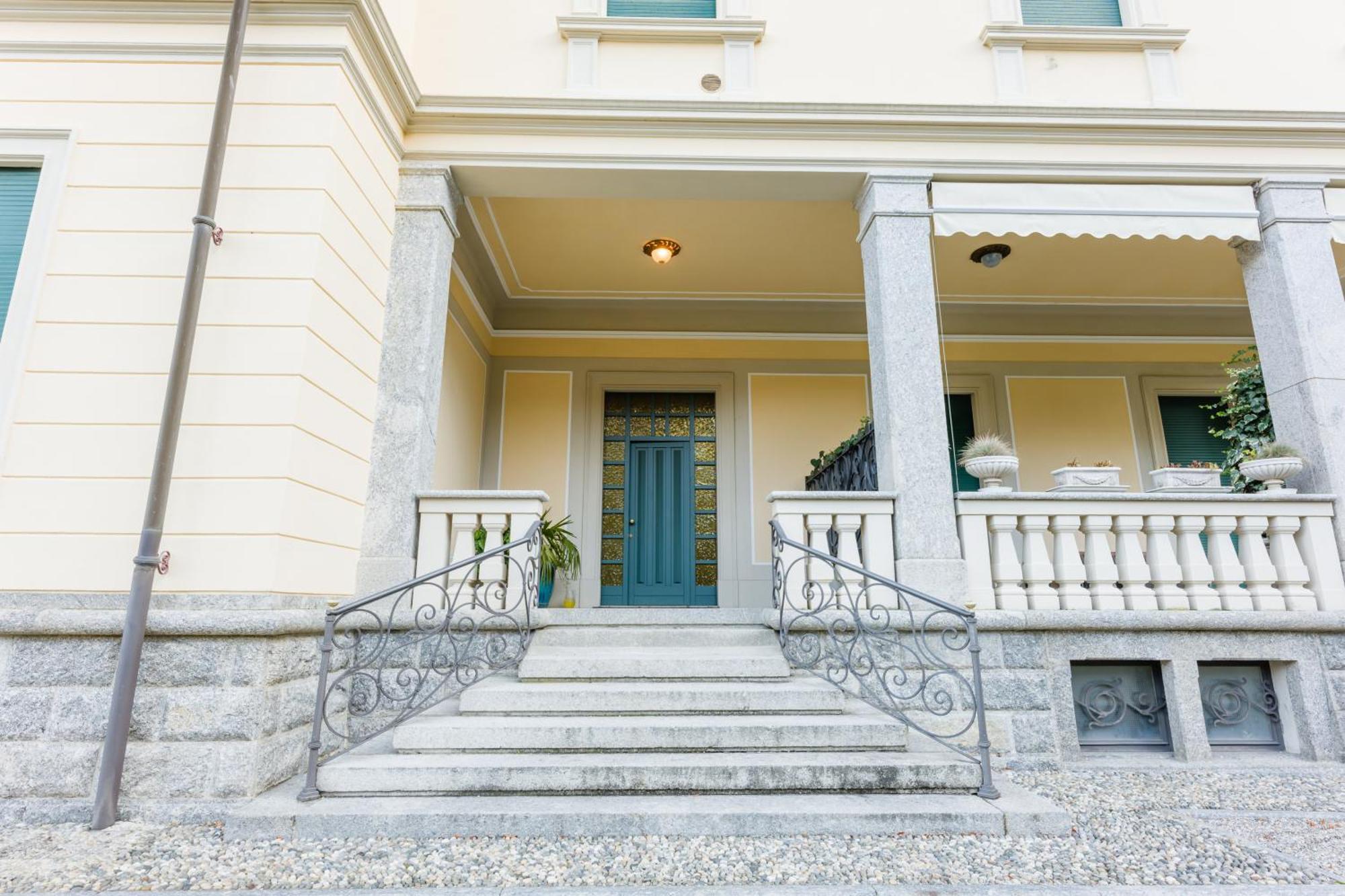 Regal Villa With Como Lake View And Free Parking Белладжо Екстер'єр фото