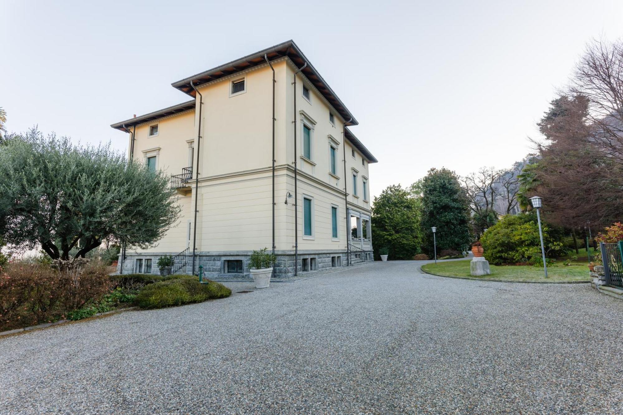 Regal Villa With Como Lake View And Free Parking Белладжо Екстер'єр фото