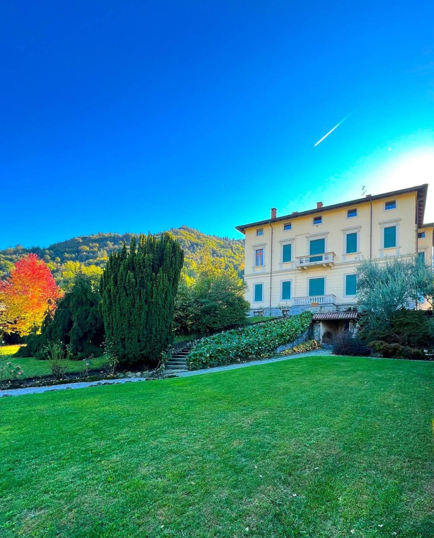 Regal Villa With Como Lake View And Free Parking Белладжо Екстер'єр фото